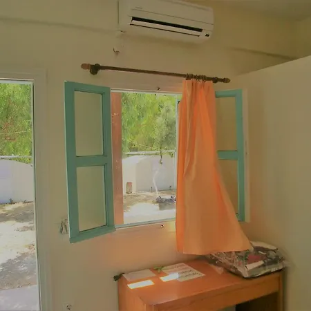 Santorini Camping/rooms 2*