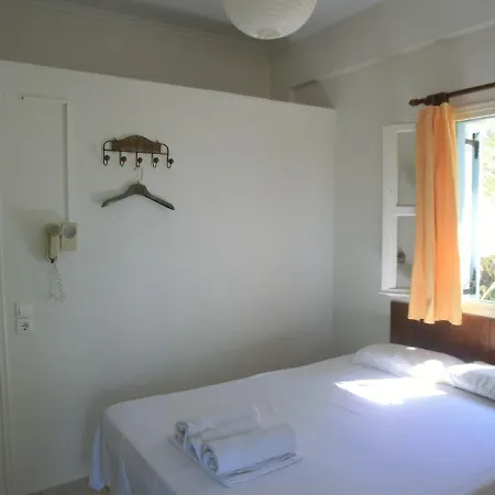 Santorini Camping/rooms 2*