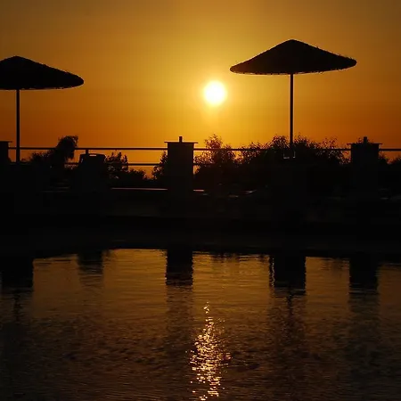 Santorini Camping/rooms 2* Тира