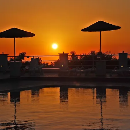 Кемпинг Santorini Camping/rooms Тира