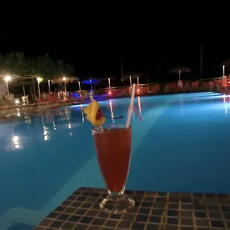 圣托里尼岛露营/客房酒店