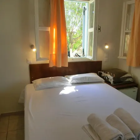 Santorini Camping/rooms Fira (Santorini)