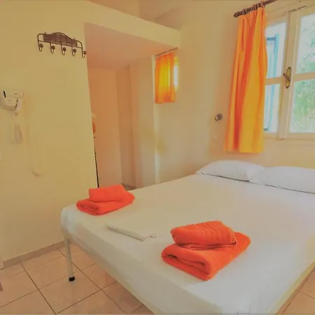 Camping Santorini Camping/rooms 2*