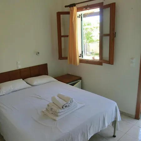 Santorini Camping/rooms 2* Fira (Santorini)