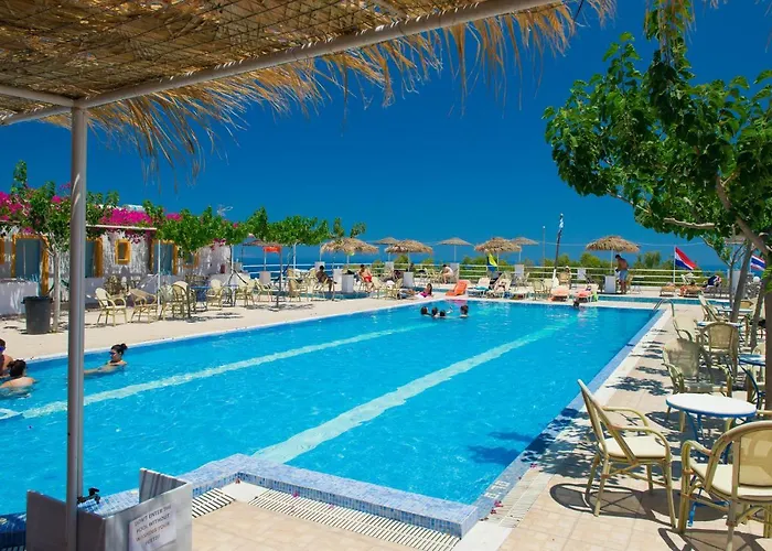 אתר קמפינג Santorini Camping/rooms 2*